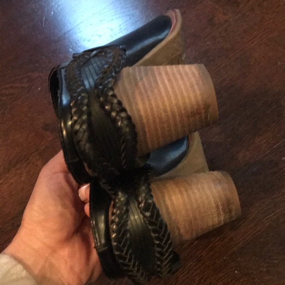 Black mules! Beautiful and trendy👌🏻a must have - Picture 3 of 5